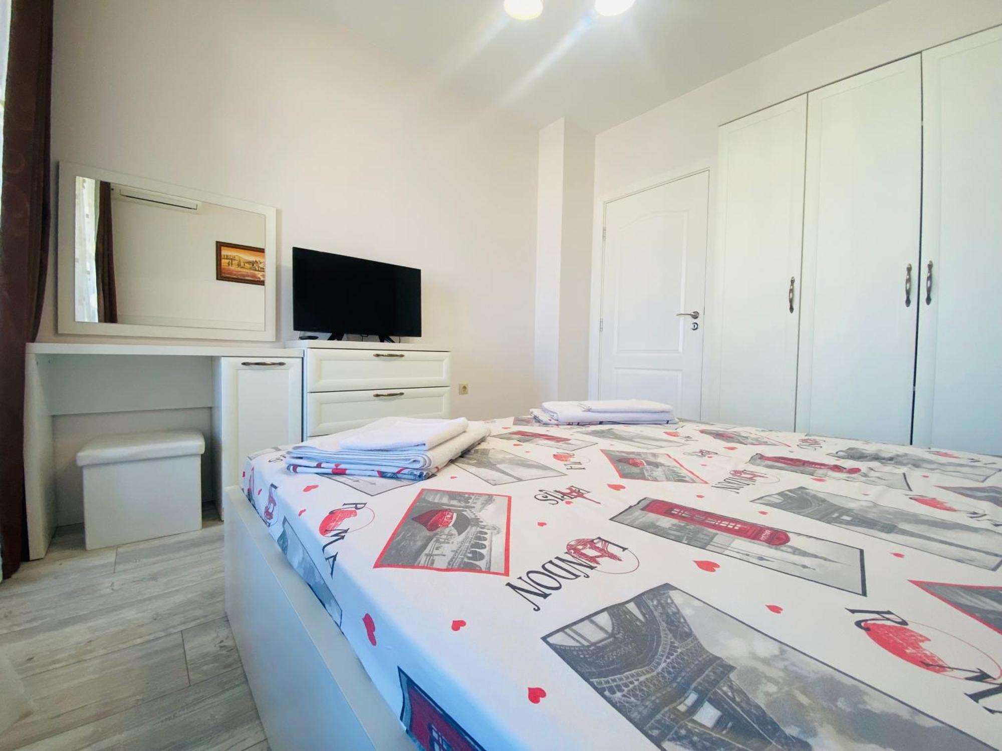 1Bd Ap In La Mer Complex Private Beach And Pool Golden Sands Bagian luar foto