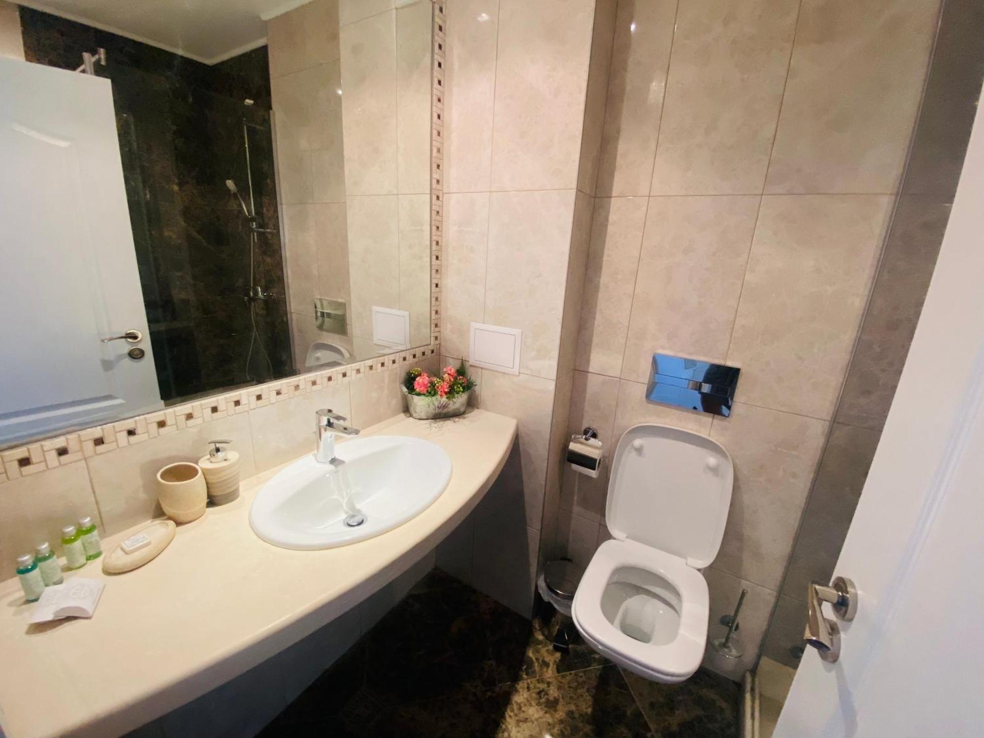 1Bd Ap In La Mer Complex Private Beach And Pool Golden Sands Bagian luar foto